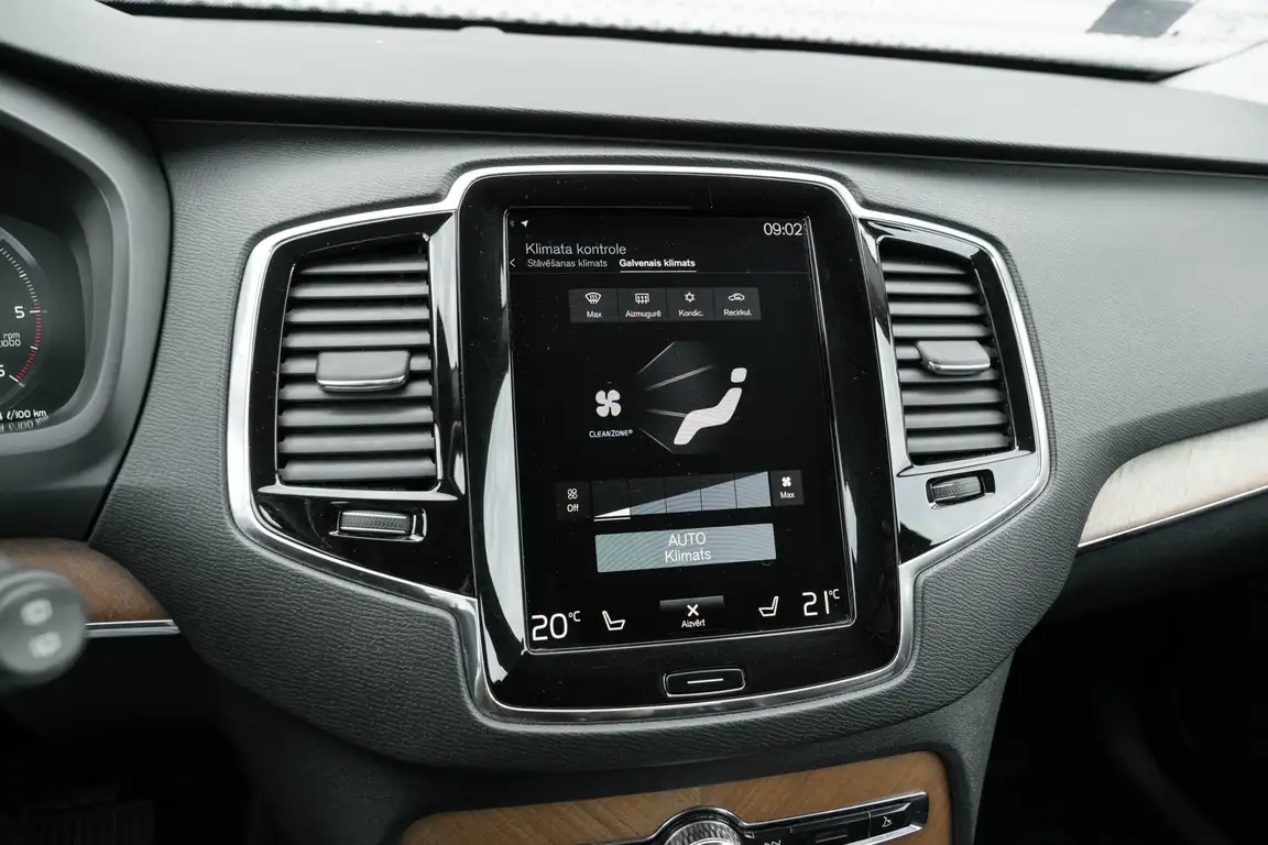 VOLVO XC90