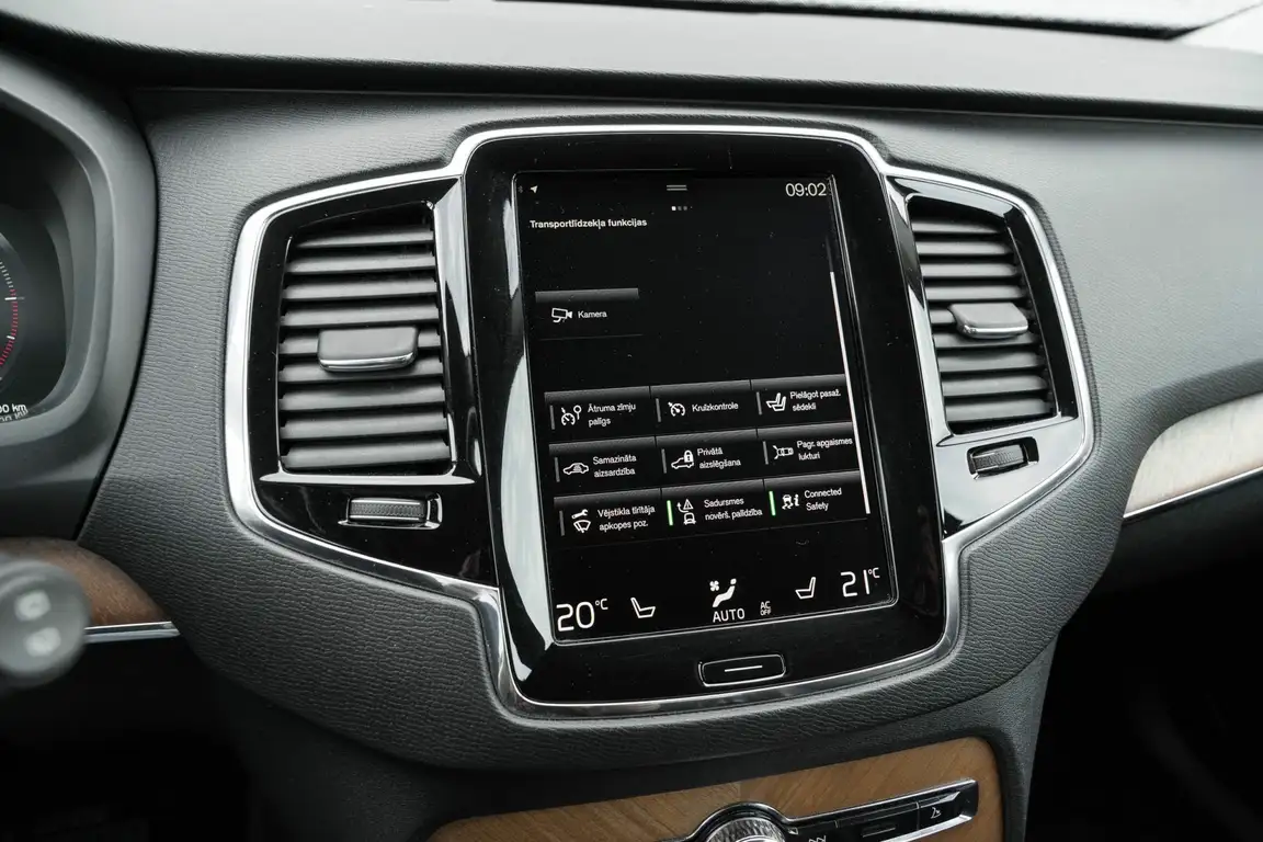 VOLVO XC90