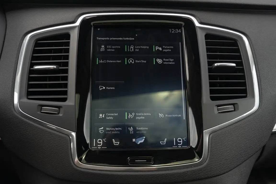 VOLVO XC90