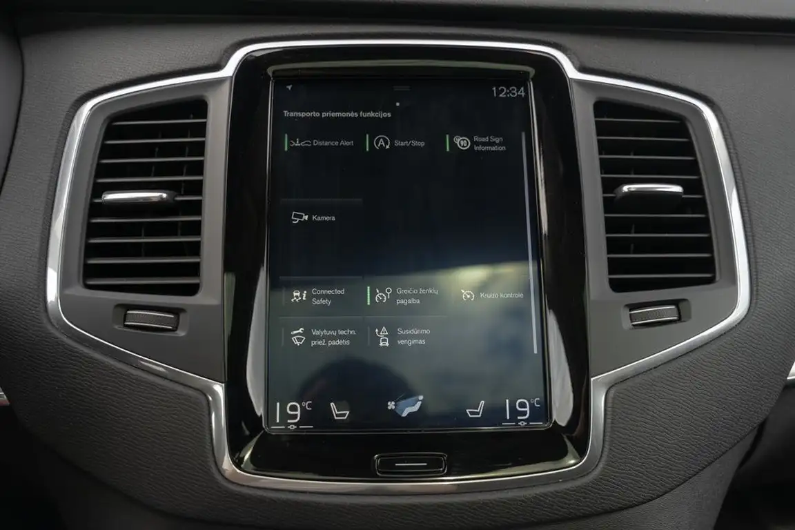 VOLVO XC90