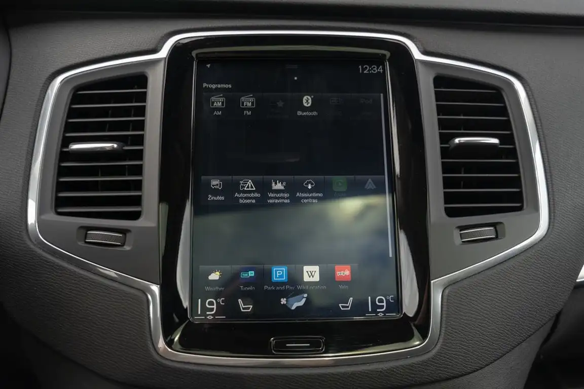 VOLVO XC90
