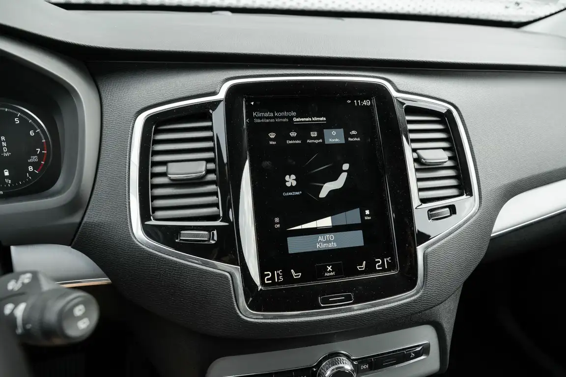 VOLVO XC90