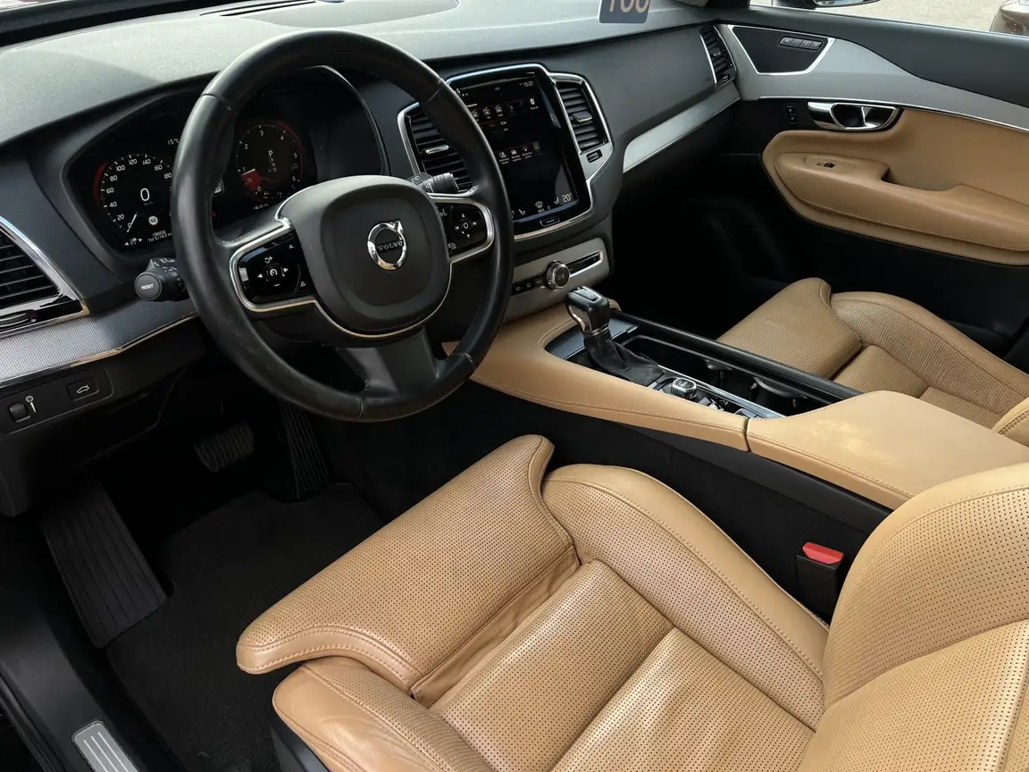 VOLVO XC90