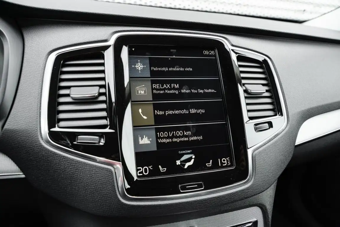 VOLVO XC90