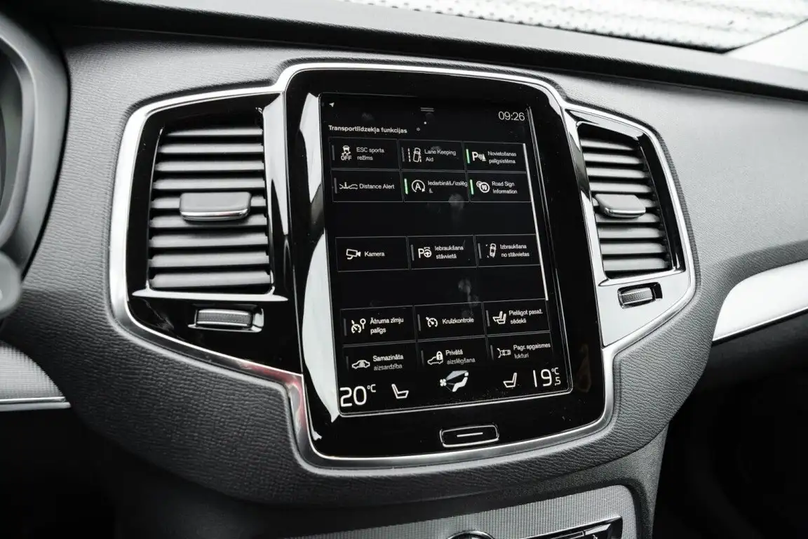 VOLVO XC90