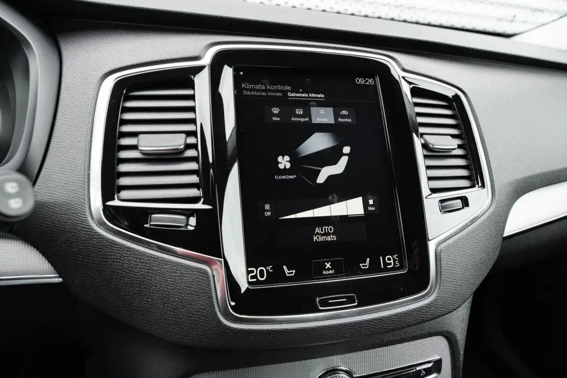 VOLVO XC90