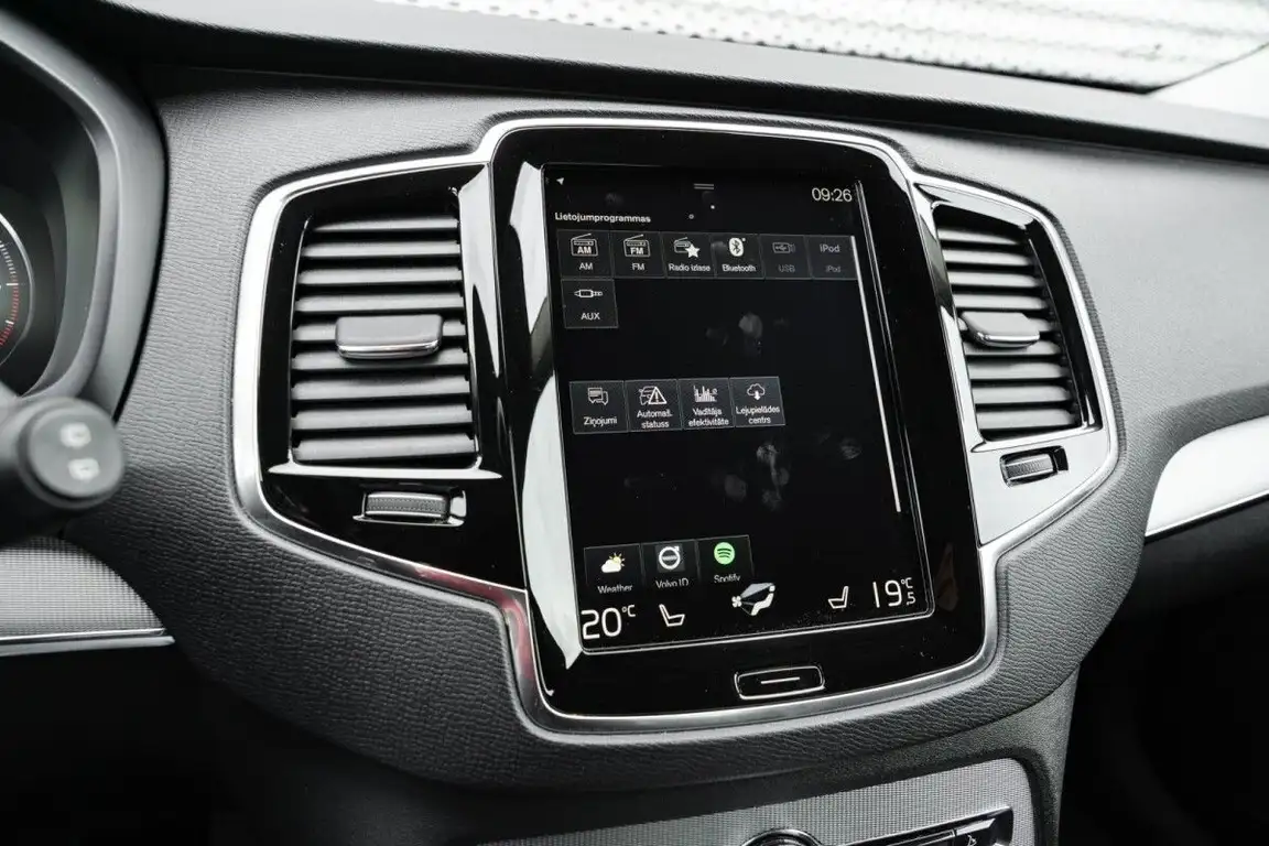 VOLVO XC90