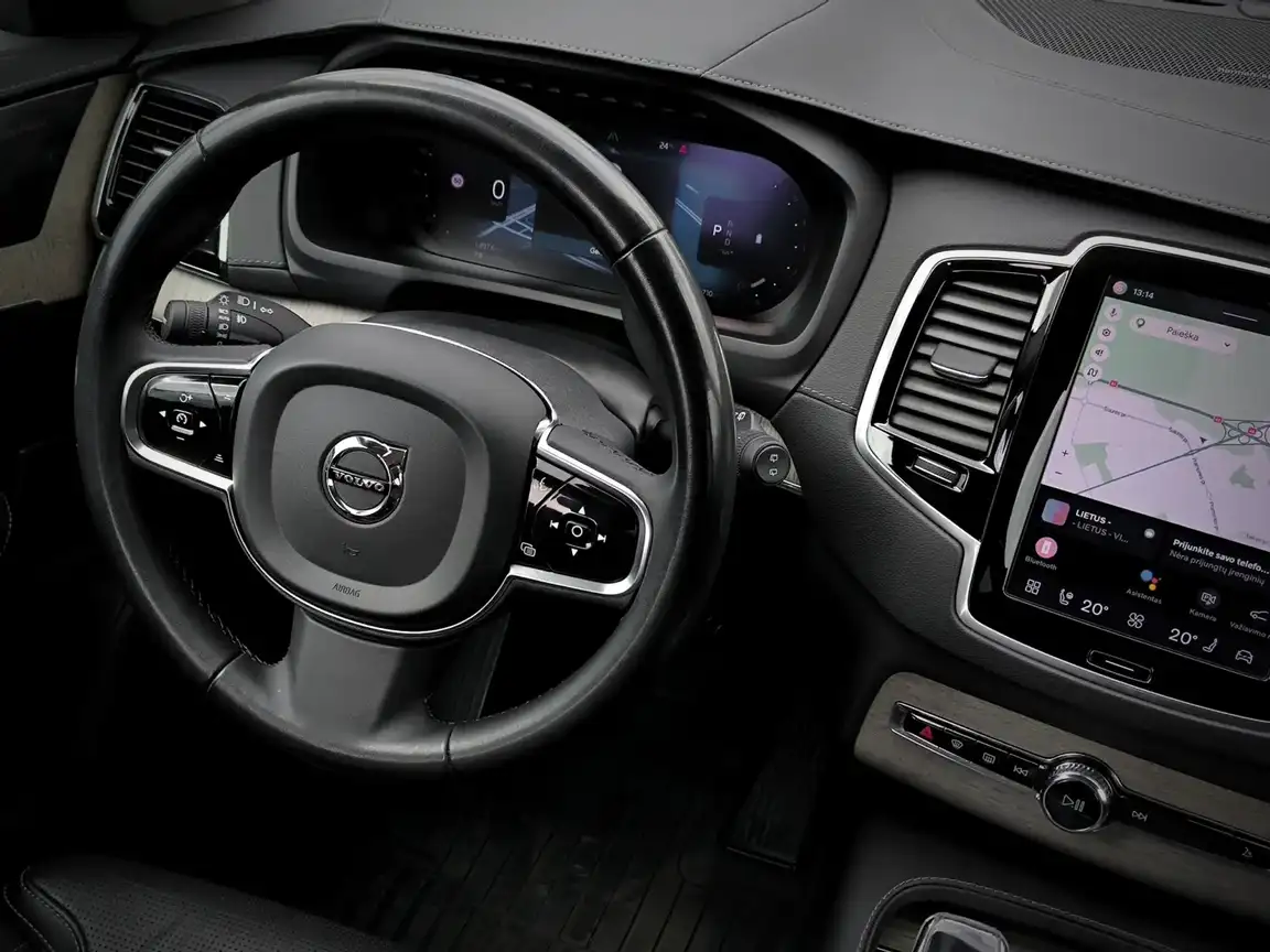 VOLVO XC90