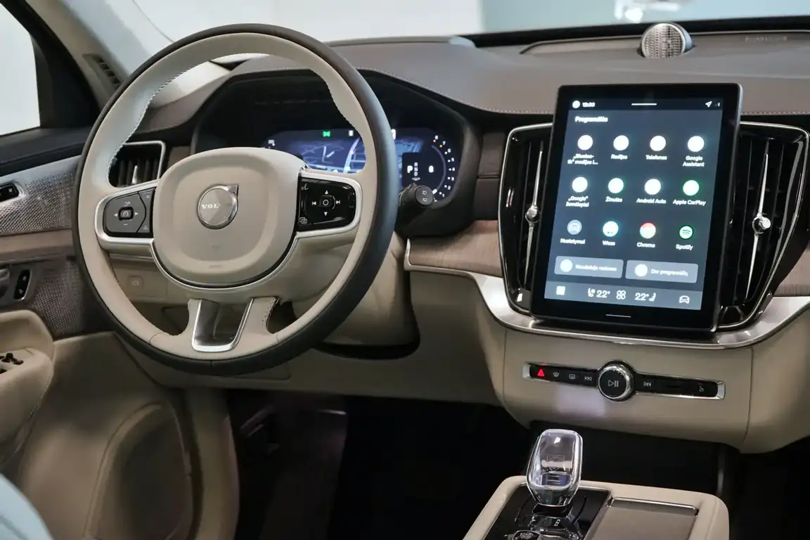 VOLVO XC90