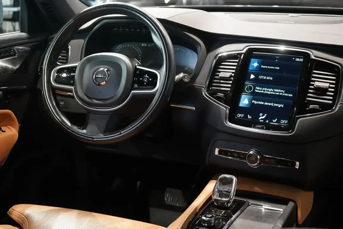 VOLVO XC90
