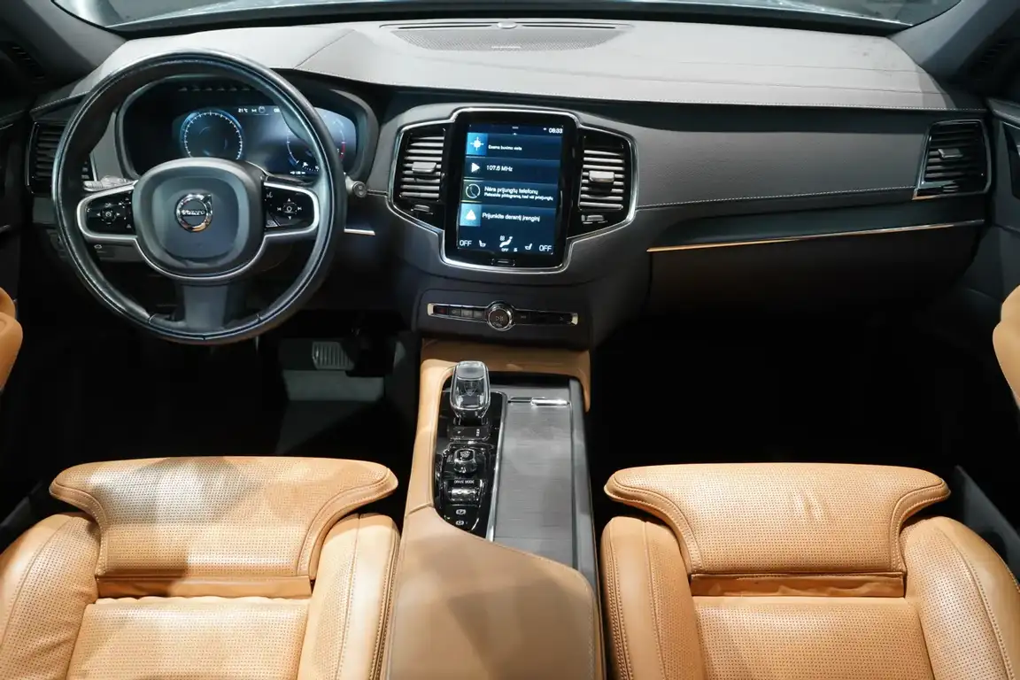 VOLVO XC90