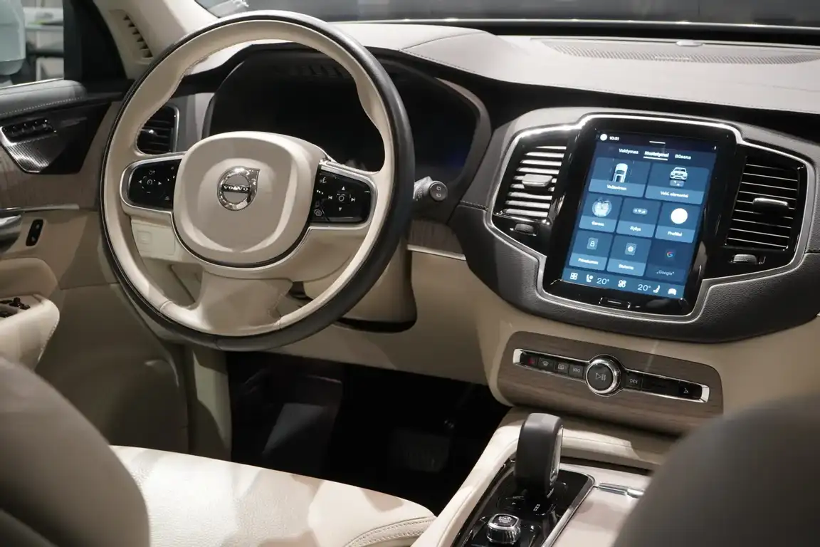 VOLVO XC90