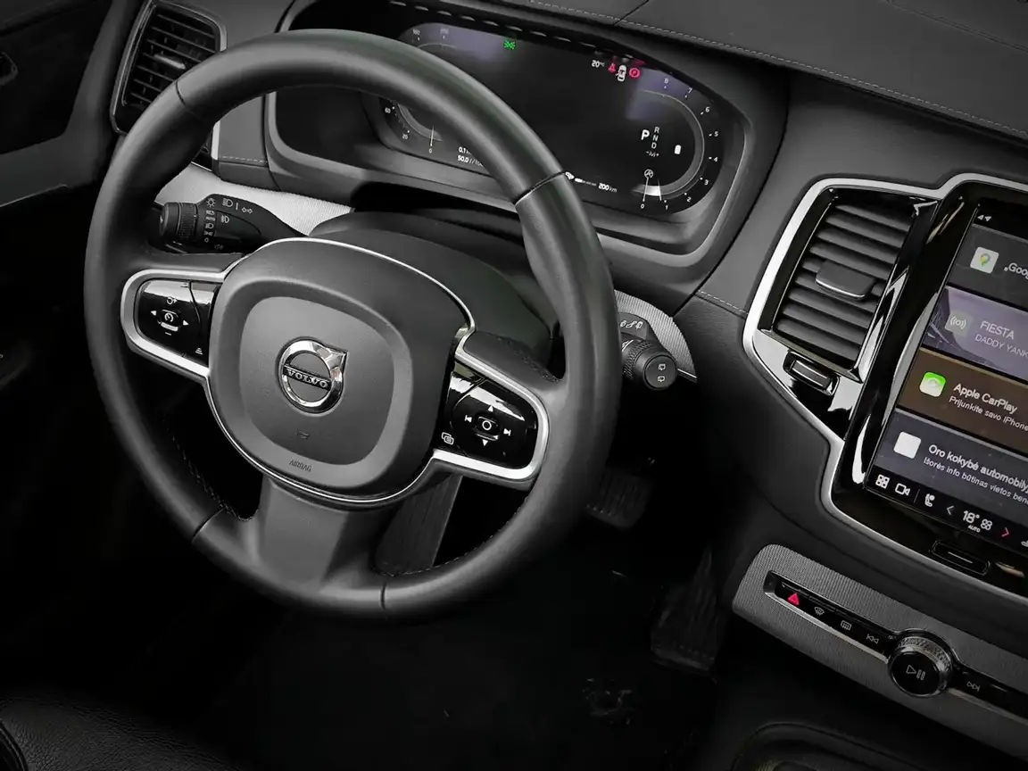 VOLVO XC90