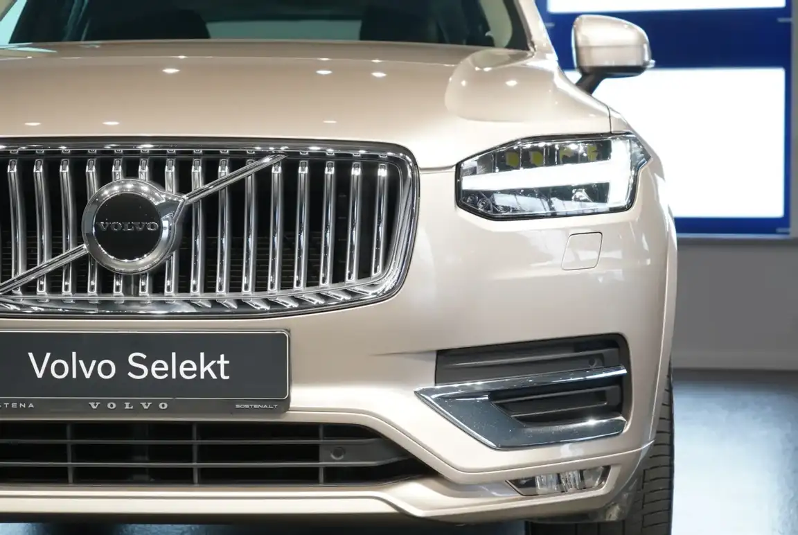 VOLVO XC90
