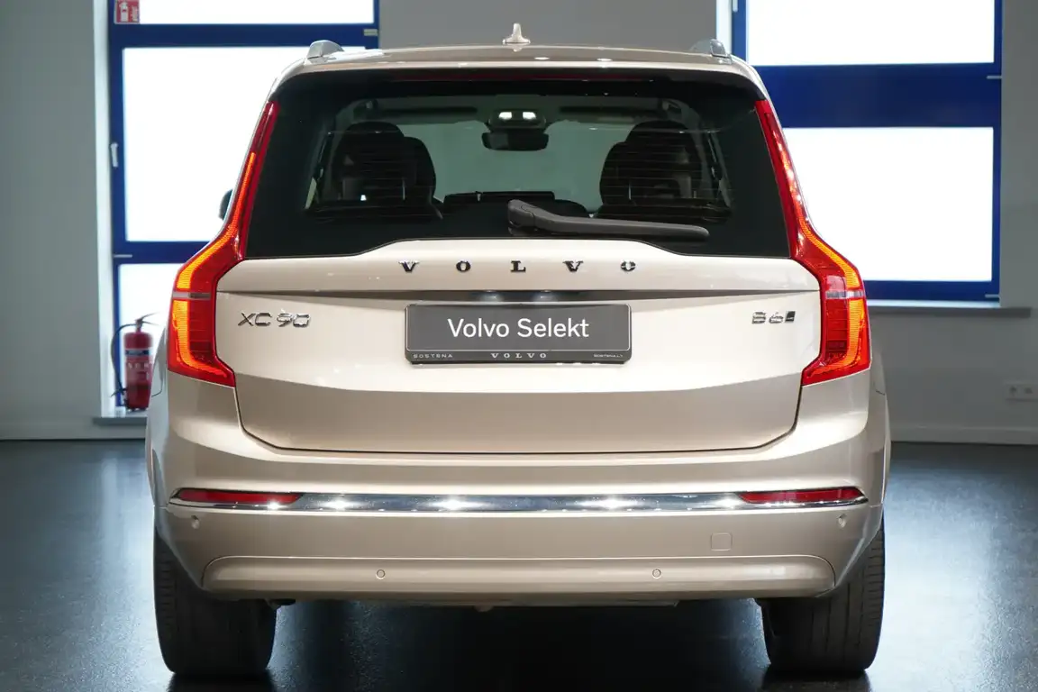 VOLVO XC90