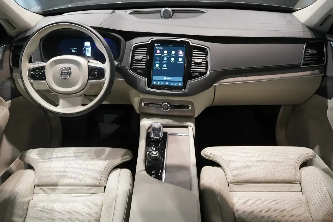 VOLVO XC90