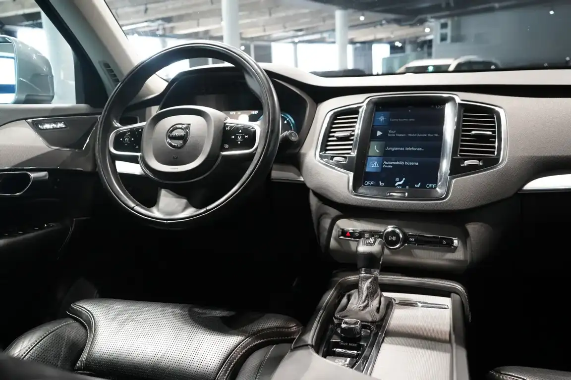 VOLVO XC90