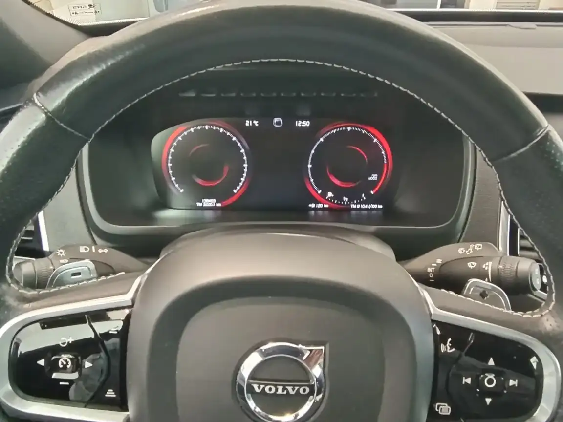 VOLVO XC90