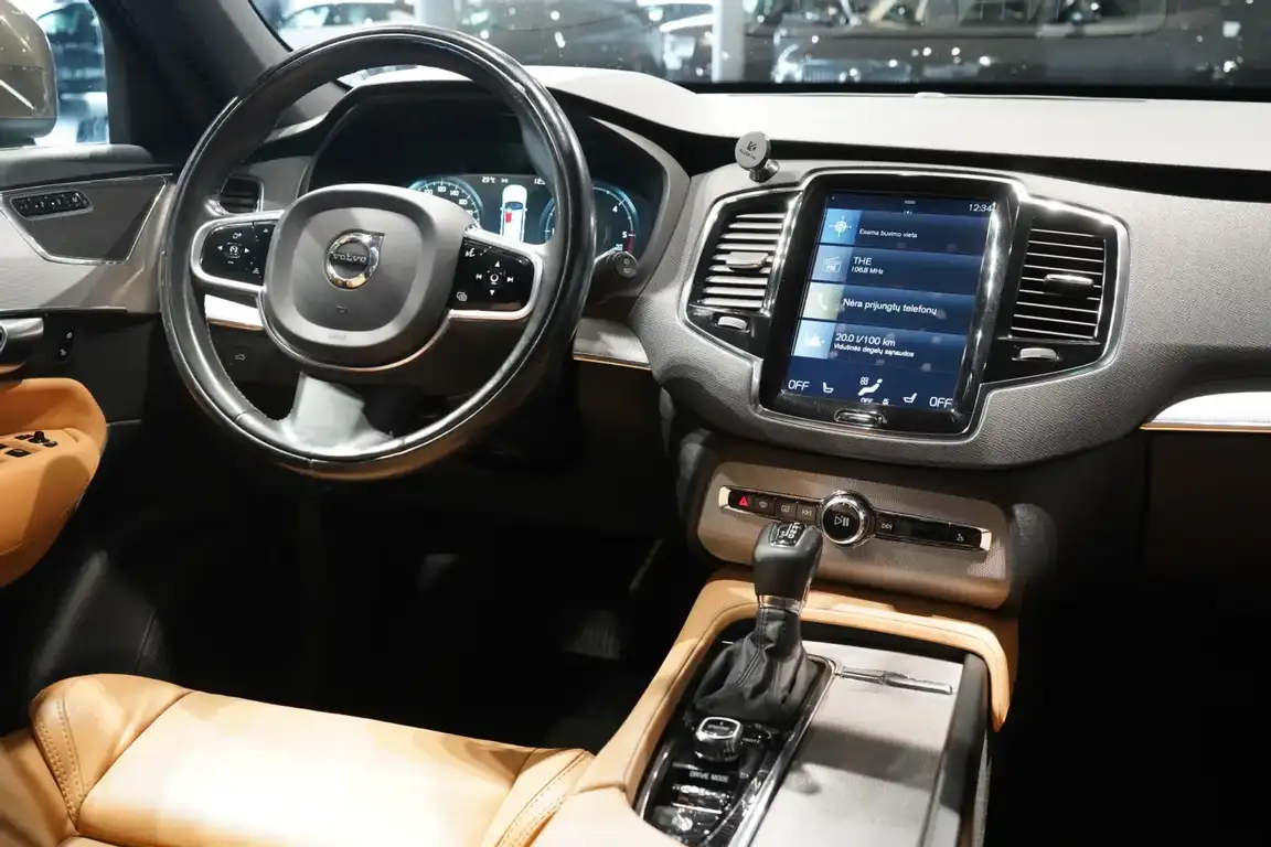 VOLVO XC90