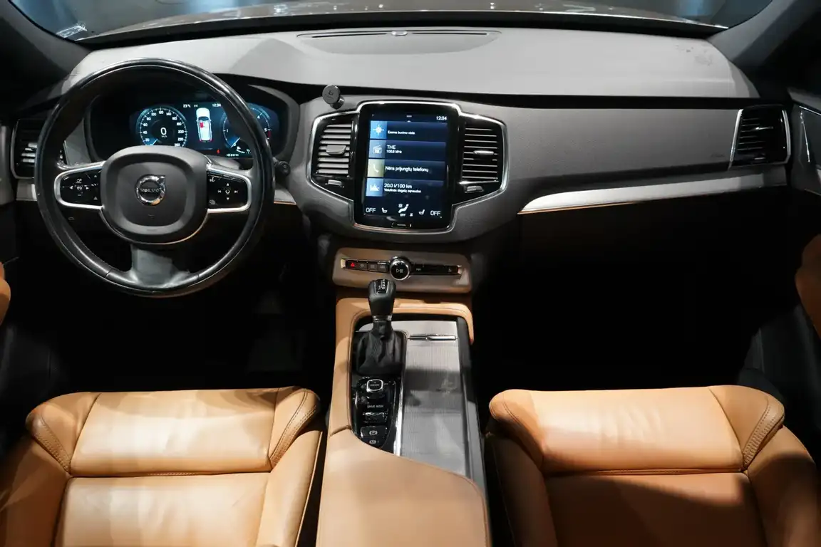VOLVO XC90