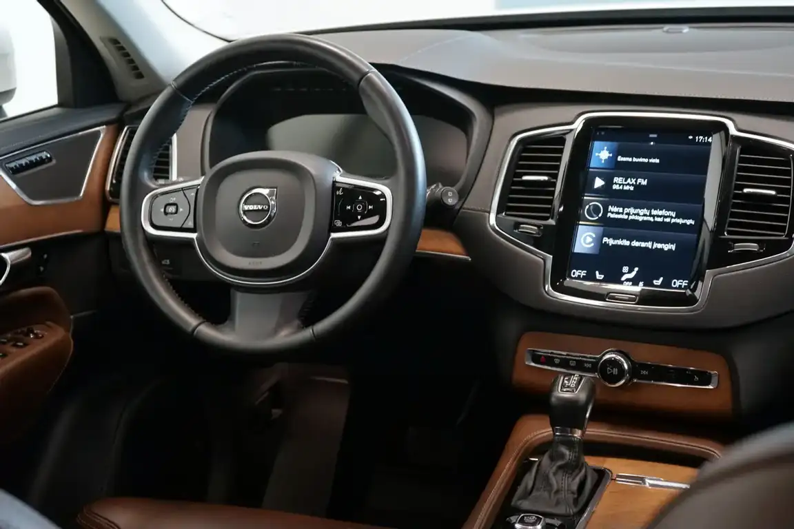 VOLVO XC90