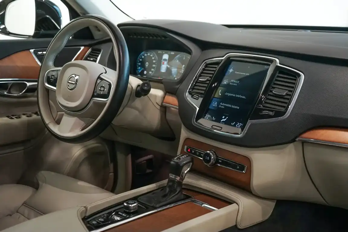 VOLVO XC90