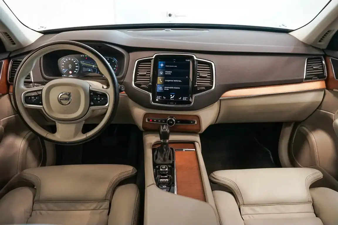 VOLVO XC90