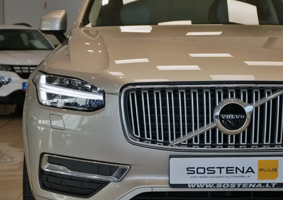 VOLVO XC90