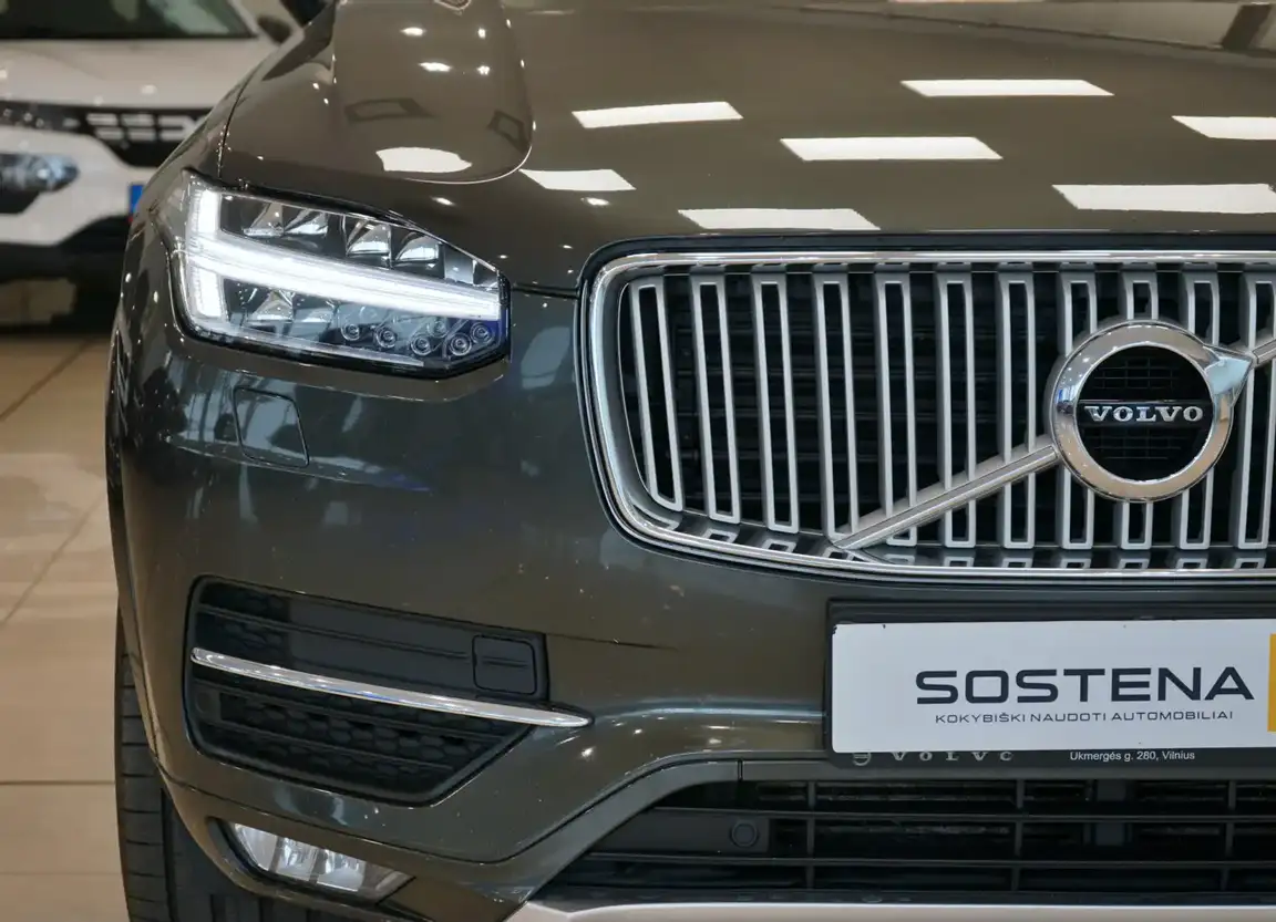 VOLVO XC90