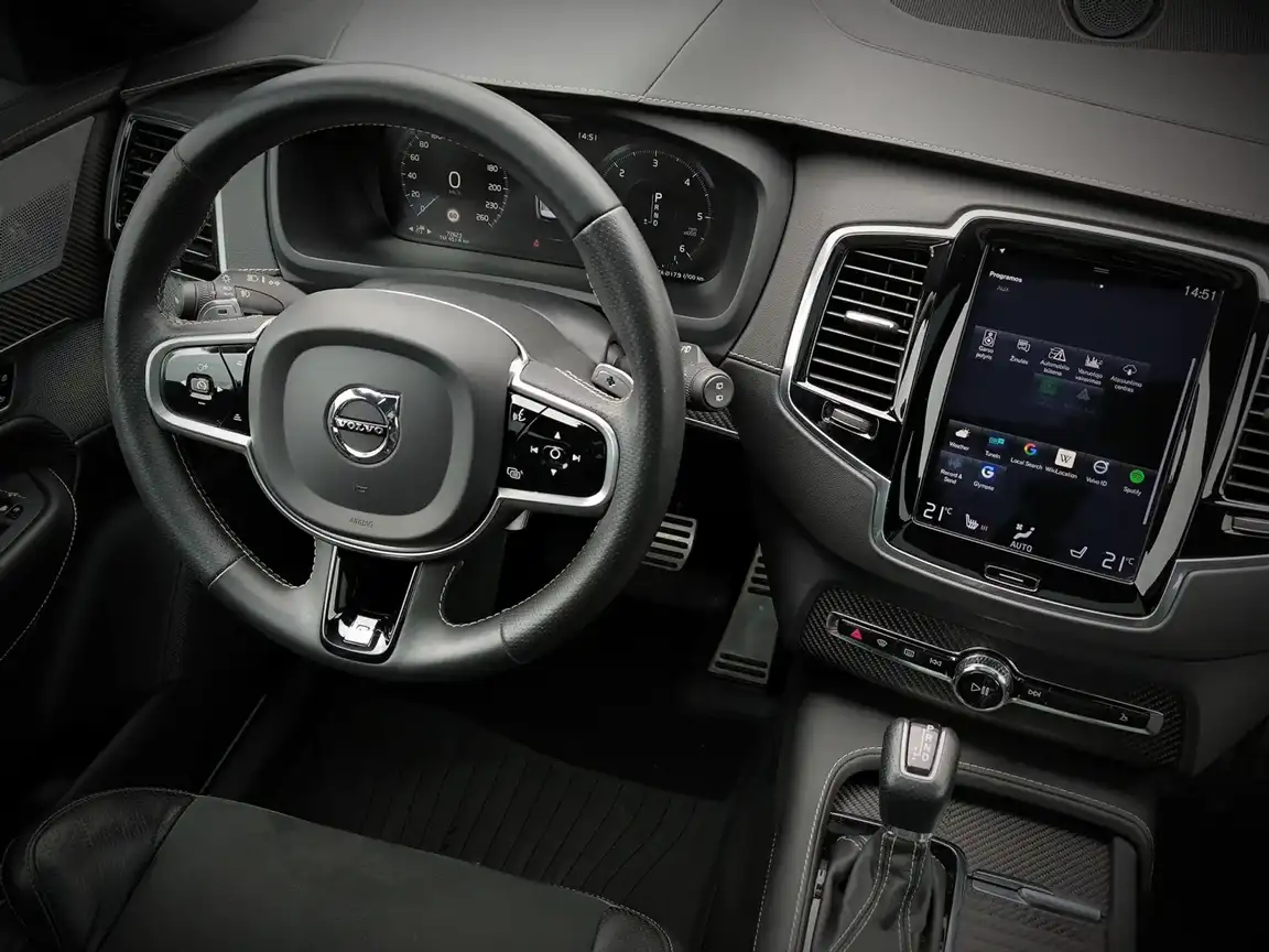 VOLVO XC90