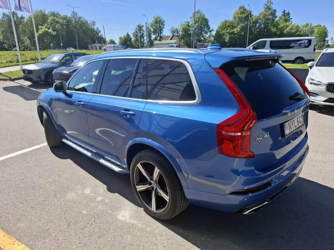 VOLVO XC90