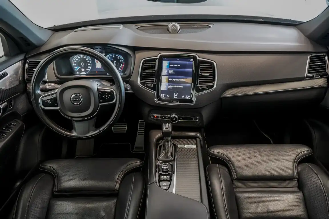 VOLVO XC90