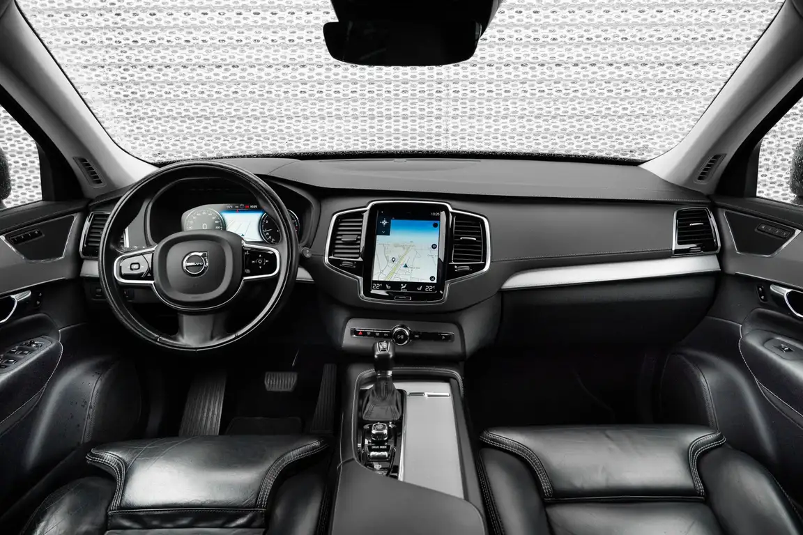 VOLVO XC90