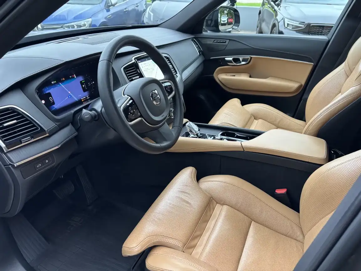 VOLVO XC90
