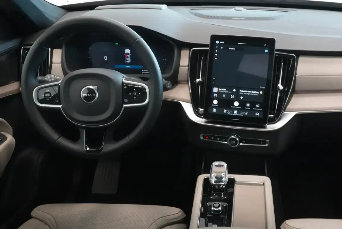 VOLVO XC90