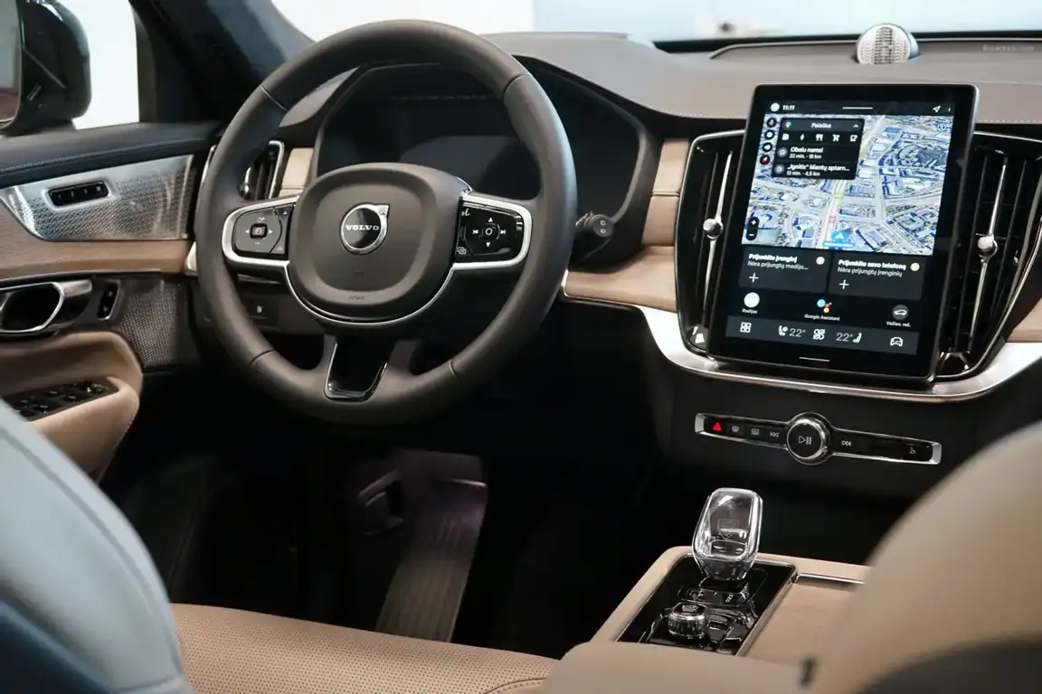 VOLVO XC90