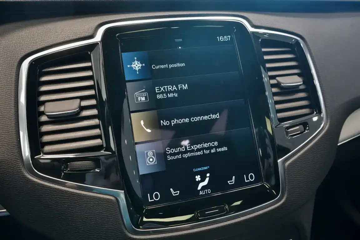 VOLVO XC90