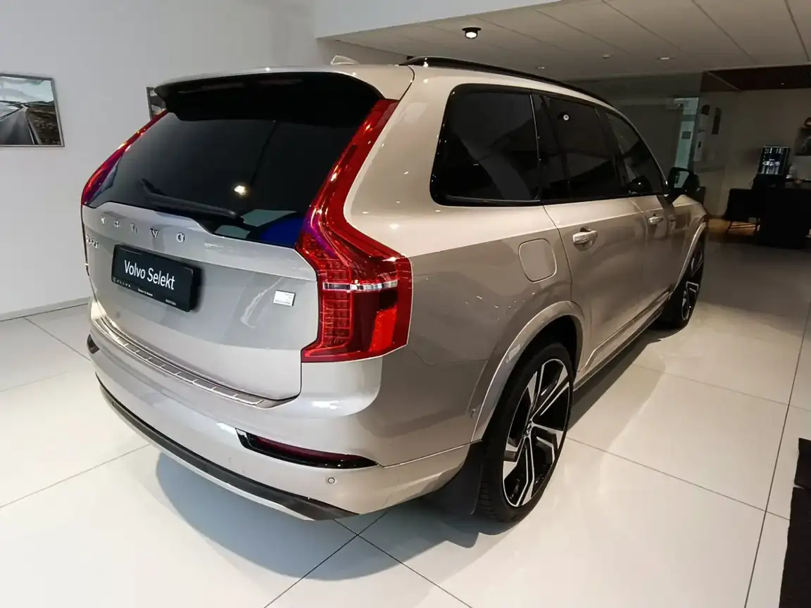 VOLVO XC90