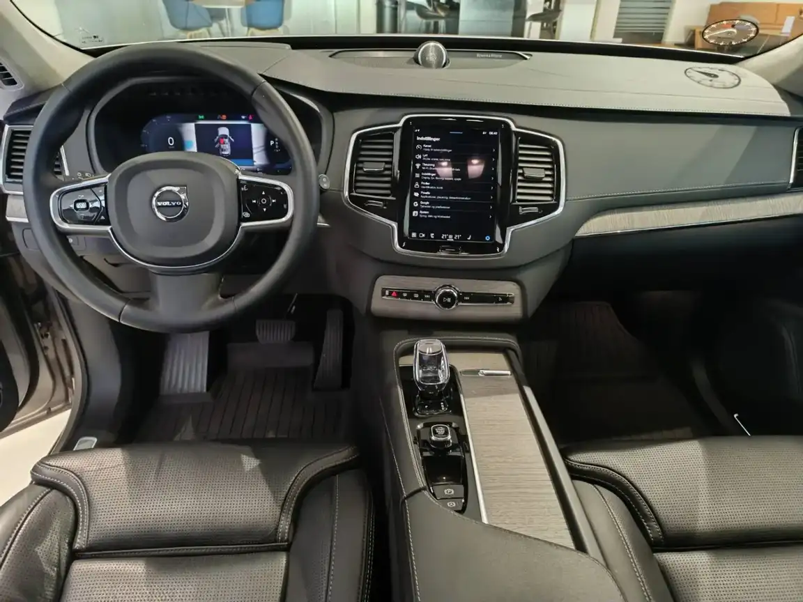 VOLVO XC90