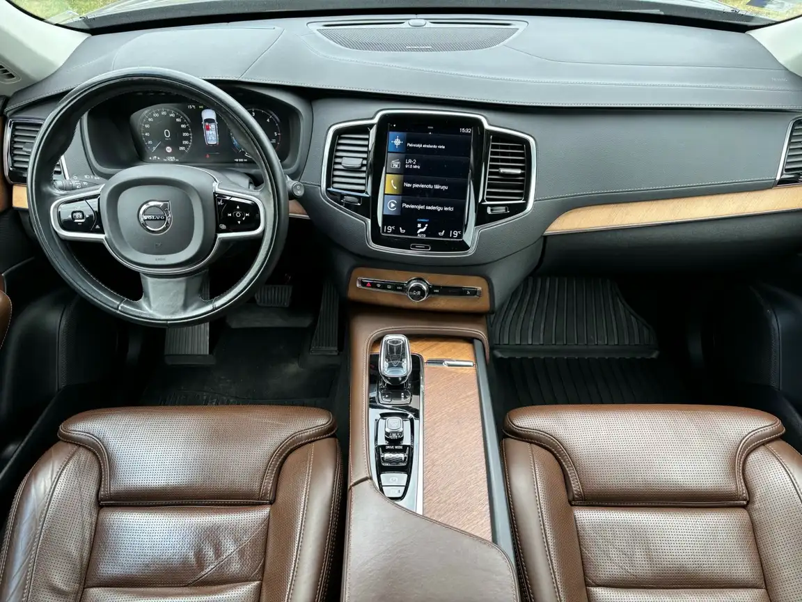 VOLVO XC90
