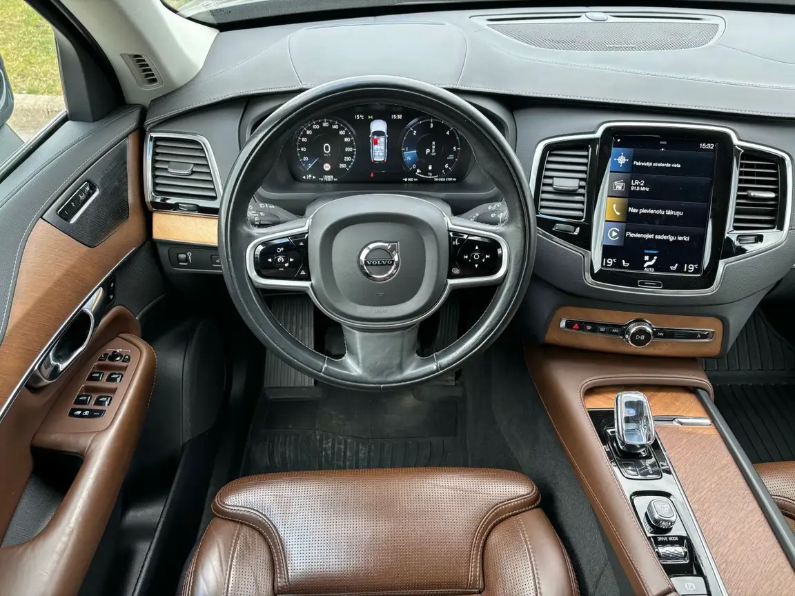 VOLVO XC90