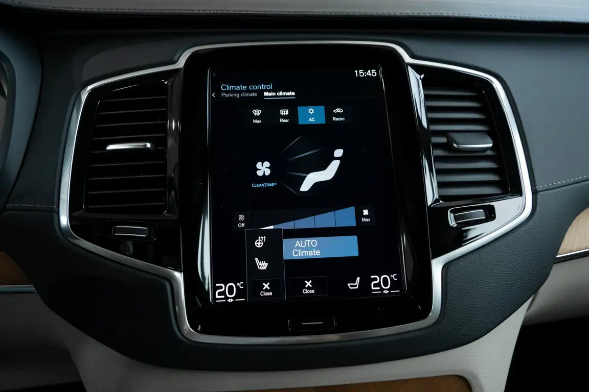 VOLVO XC90