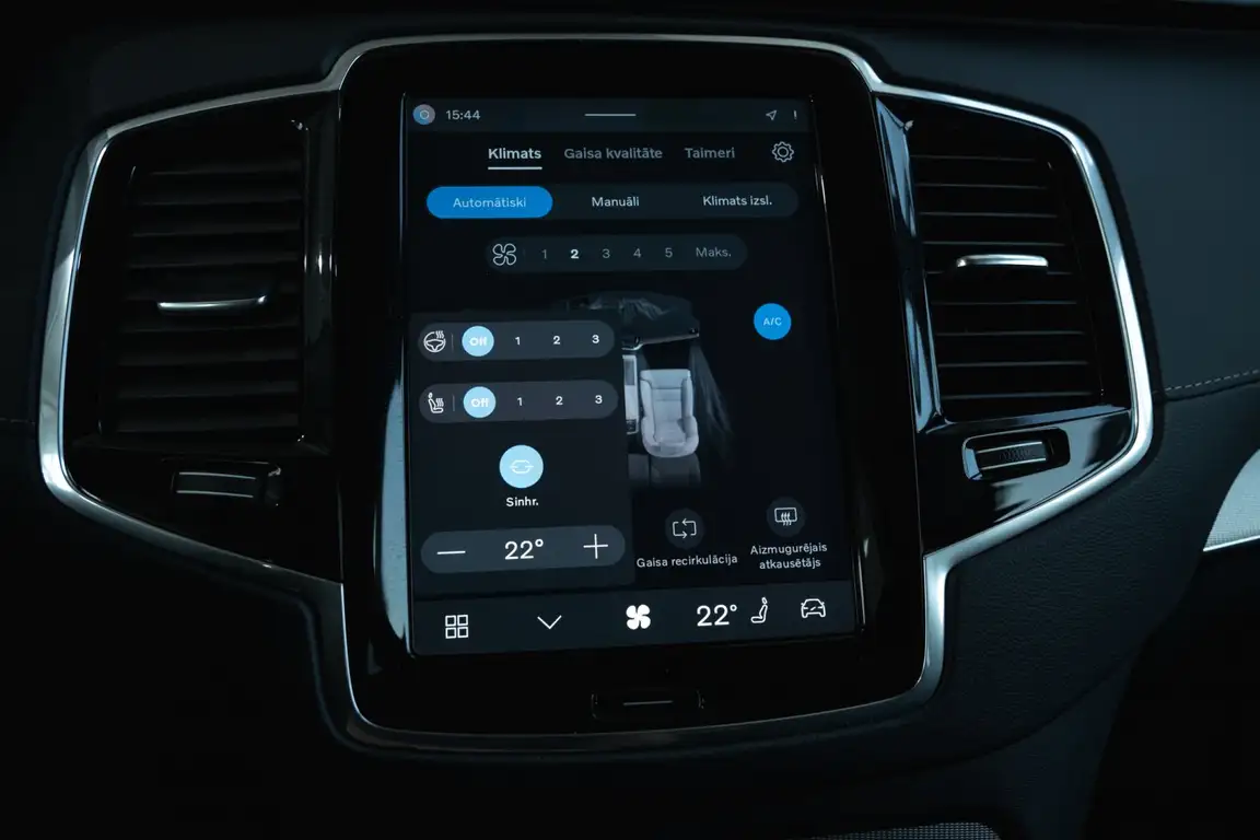 VOLVO XC90