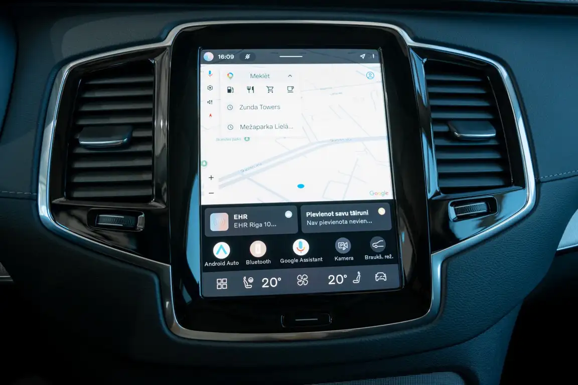 VOLVO XC90