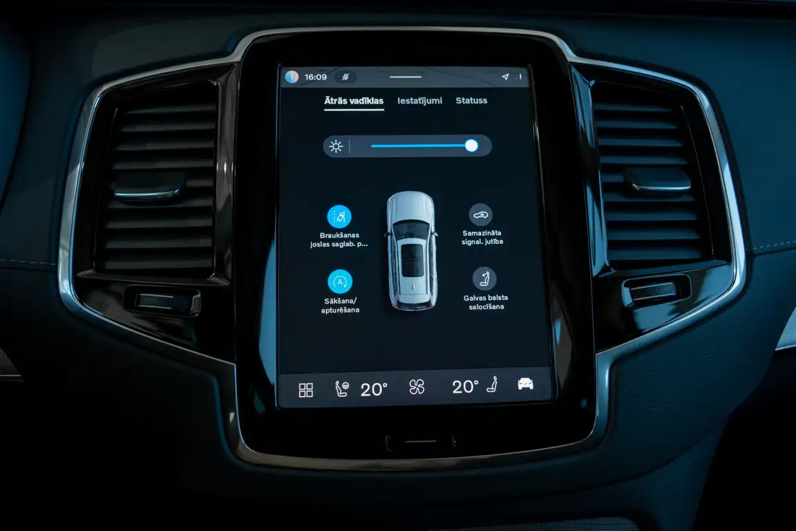 VOLVO XC90