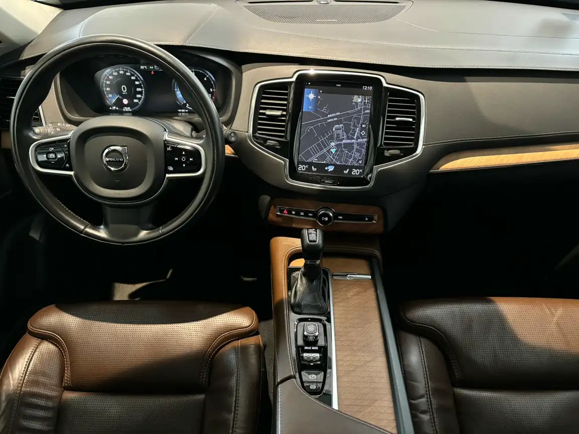 VOLVO XC90