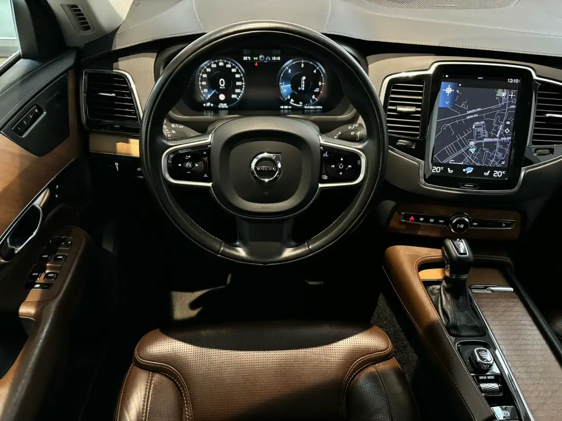 VOLVO XC90