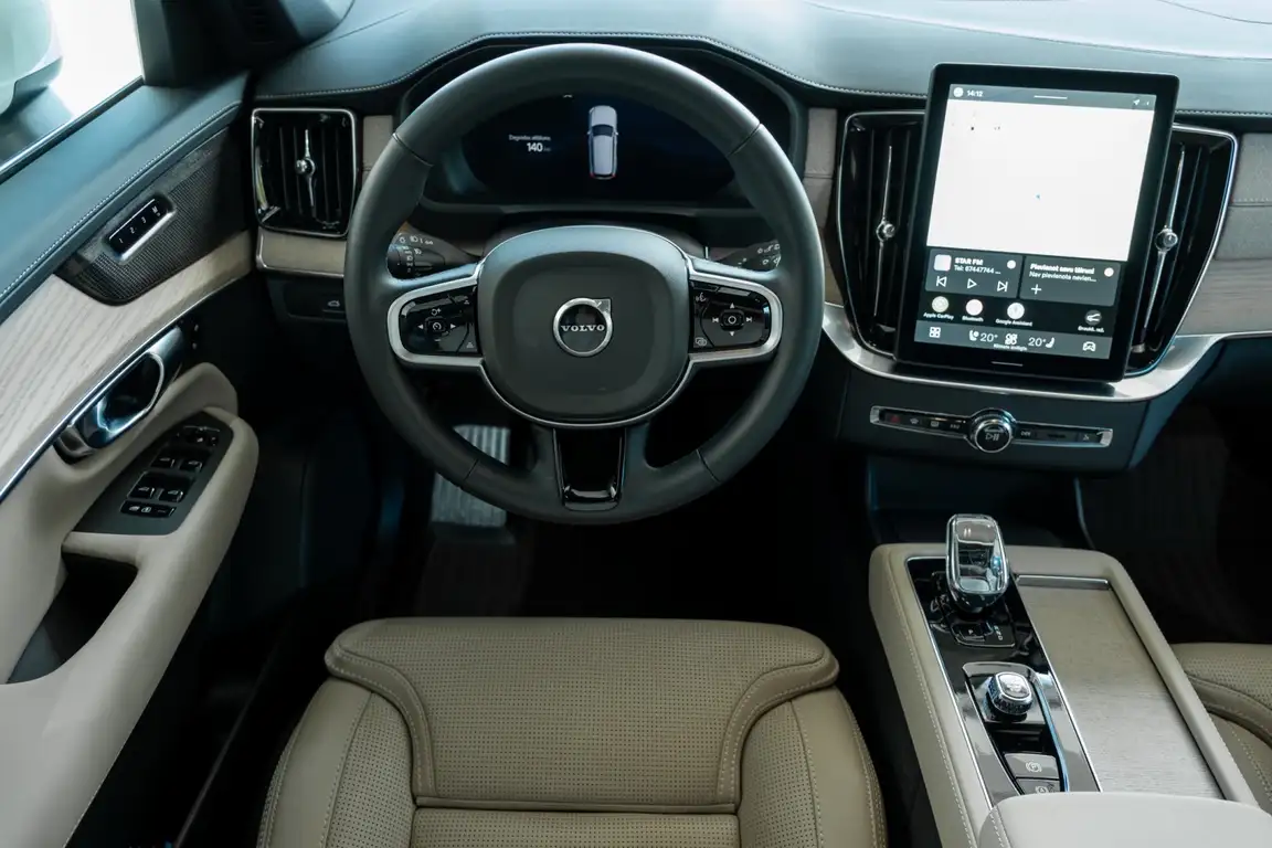 VOLVO XC90