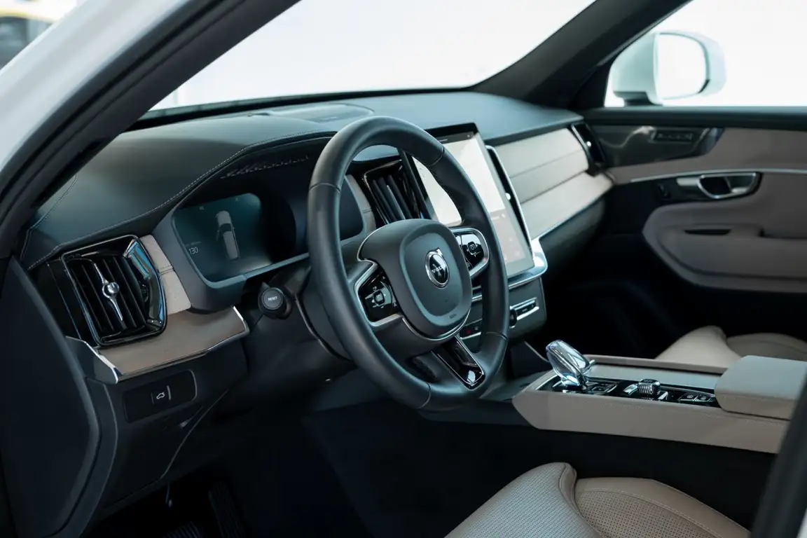 VOLVO XC90