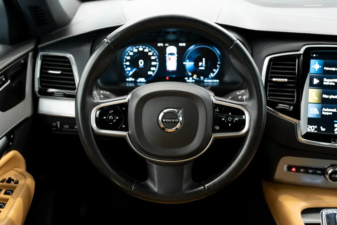 VOLVO XC90